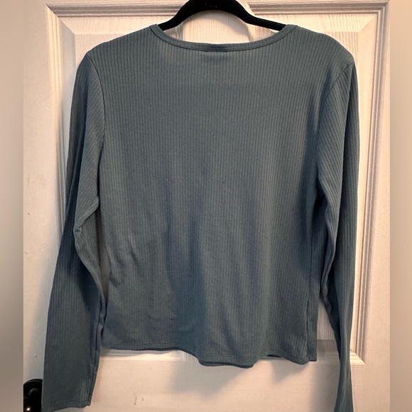 Mossimo long sleeve shirt - Picture 2 of 4